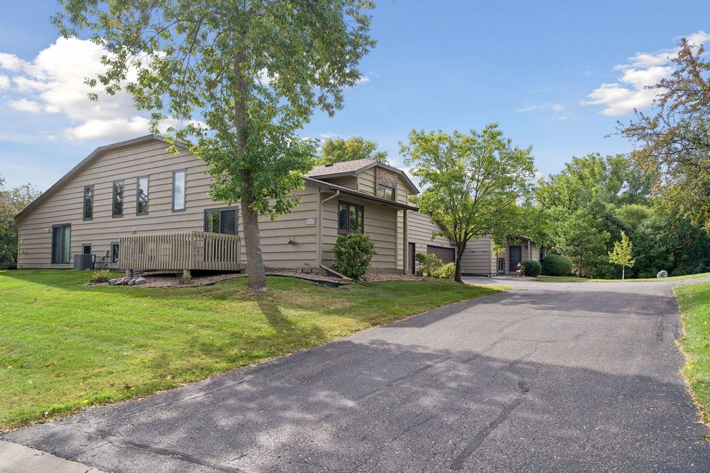 15331 39th Avenue N, Plymouth, MN 55446