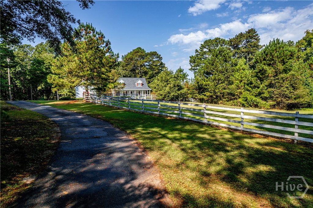 Image 5 of property listing at 5145 Kent Rock Road, Loganville, GA 30052