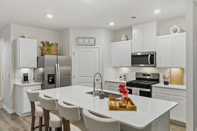 6887 Japonica Ln, White House, TN 37188