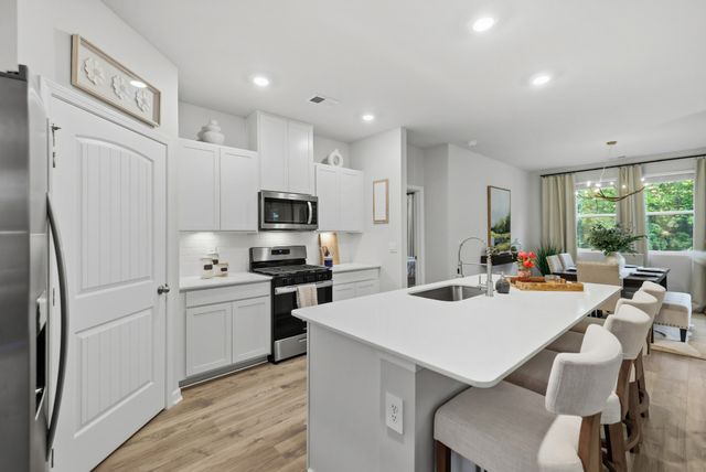 6887 Japonica Ln, White House, TN 37188