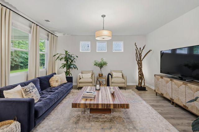 6887 Japonica Ln, White House, TN 37188