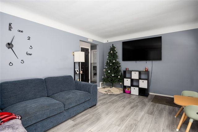 6220 Traymore Avenue, Brooklyn, OH 44144