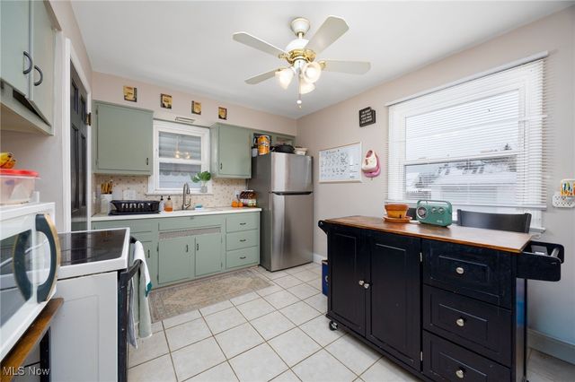 6220 Traymore Avenue, Brooklyn, OH 44144