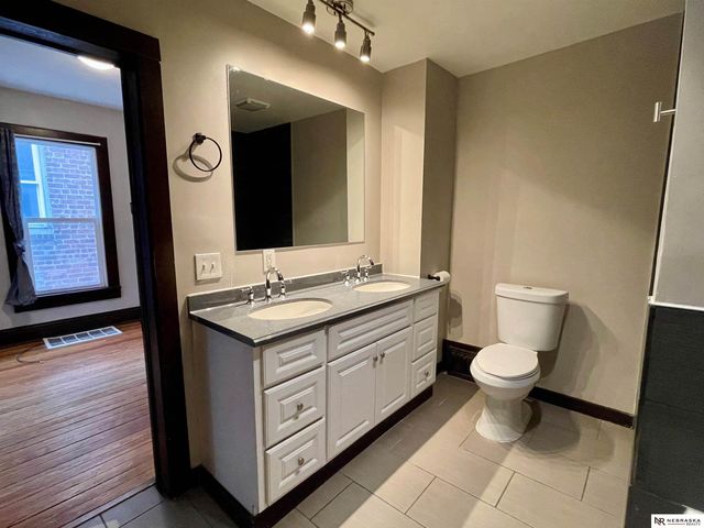 1230 S 11 Street, Omaha, NE 68108