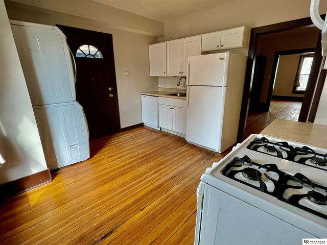 1230 S 11 Street, Omaha, NE 68108