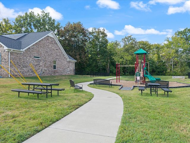 275 Thorpe Dr, Spring Hill, TN 37174