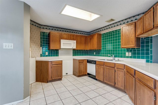 4223 Lakebend West DR, San Antonio, TX 78244
