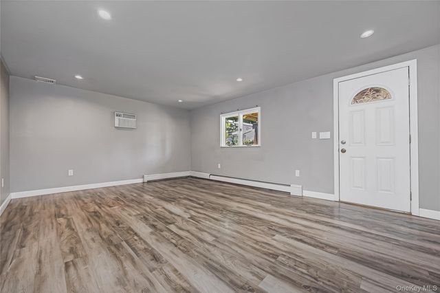 655 Molloy Street, Copiague, NY 11726