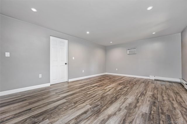 655 Molloy Street, Copiague, NY 11726