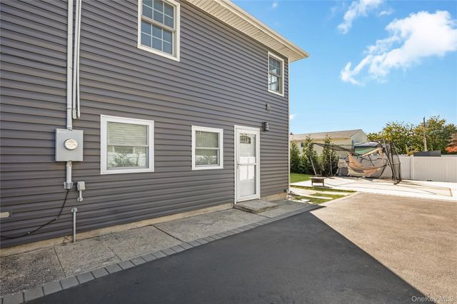 655 Molloy Street, Copiague, NY 11726