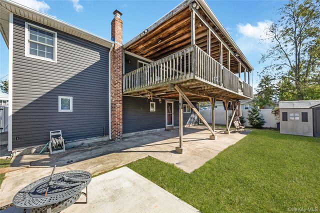 655 Molloy Street, Copiague, NY 11726