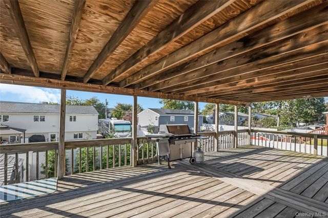 655 Molloy Street, Copiague, NY 11726