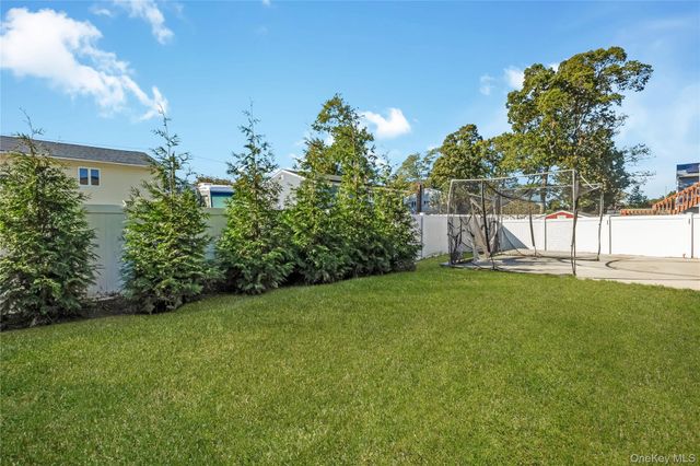 655 Molloy Street, Copiague, NY 11726