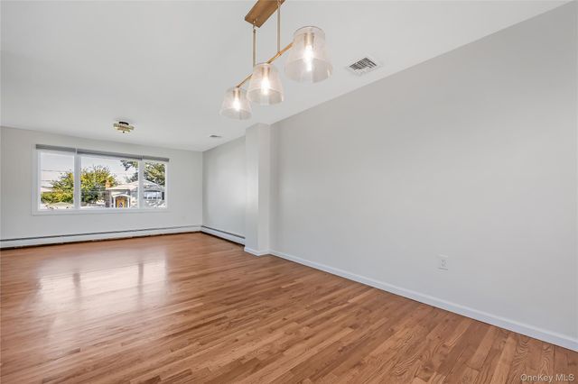 655 Molloy Street, Copiague, NY 11726