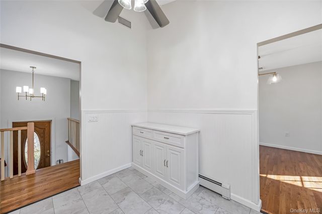 655 Molloy Street, Copiague, NY 11726