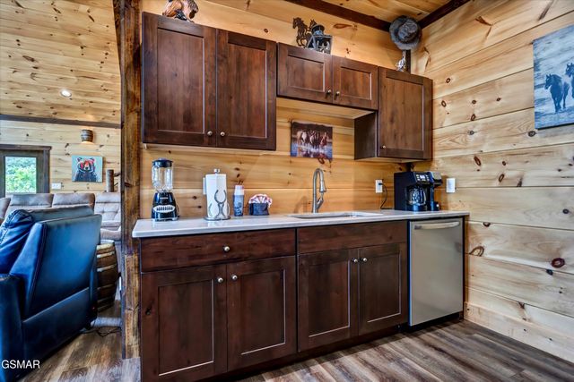 809 Wattle Blossom Way, Gatlinburg, TN 37738