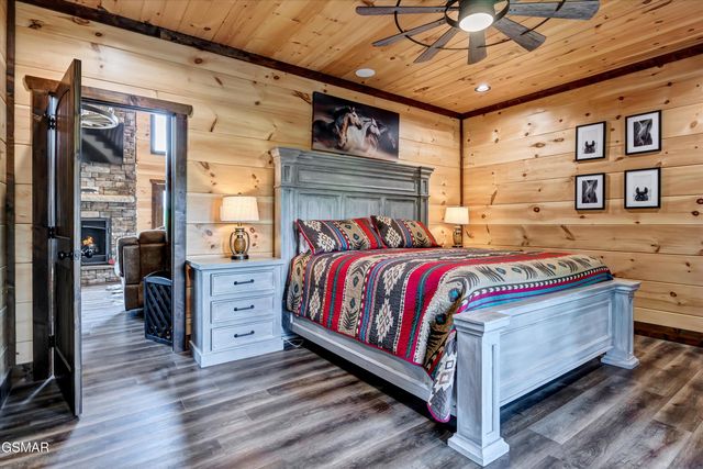 809 Wattle Blossom Way, Gatlinburg, TN 37738