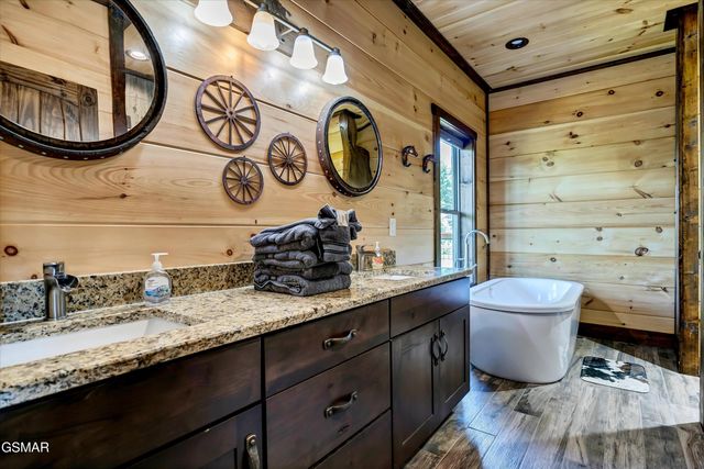 809 Wattle Blossom Way, Gatlinburg, TN 37738