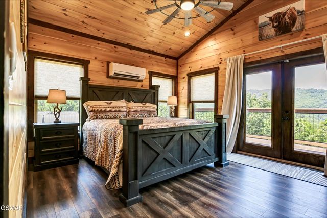 809 Wattle Blossom Way, Gatlinburg, TN 37738