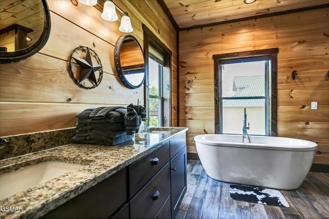 809 Wattle Blossom Way, Gatlinburg, TN 37738