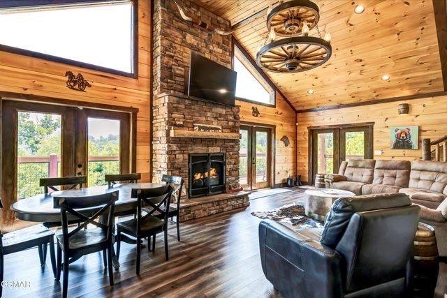 809 Wattle Blossom Way, Gatlinburg, TN 37738