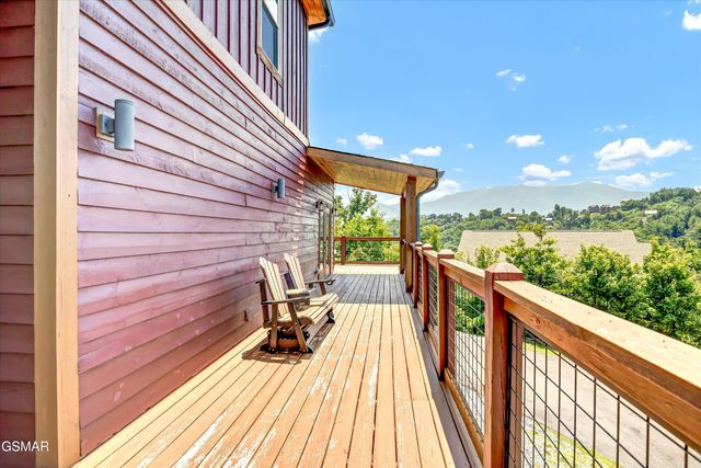 809 Wattle Blossom Way, Gatlinburg, TN 37738