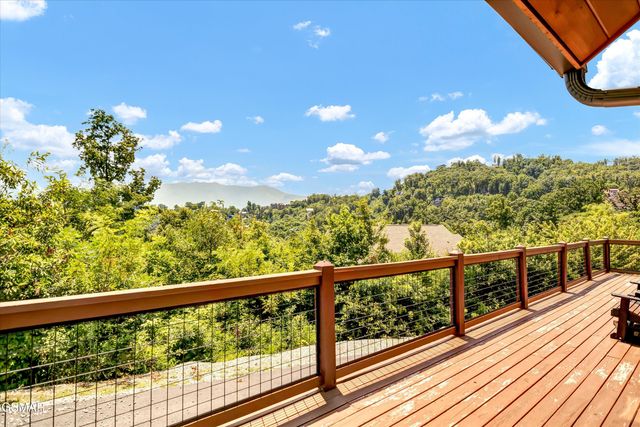 809 Wattle Blossom Way, Gatlinburg, TN 37738