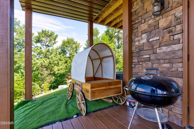 809 Wattle Blossom Way, Gatlinburg, TN 37738