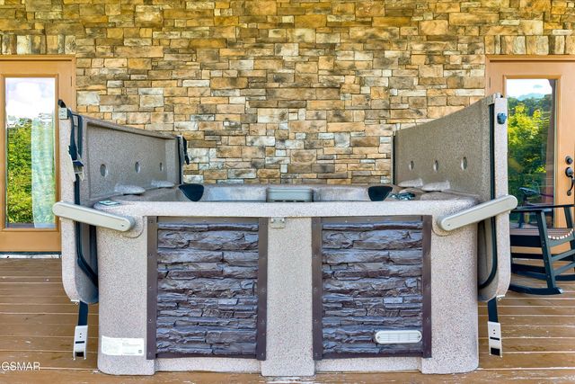 809 Wattle Blossom Way, Gatlinburg, TN 37738