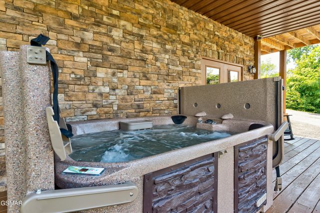 809 Wattle Blossom Way, Gatlinburg, TN 37738