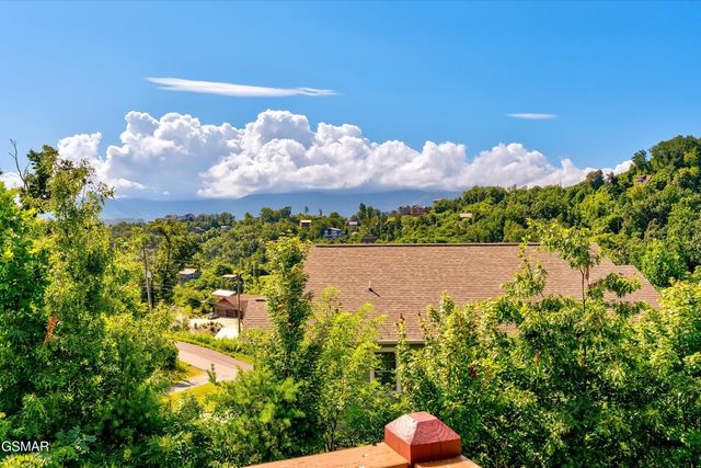 809 Wattle Blossom Way, Gatlinburg, TN 37738