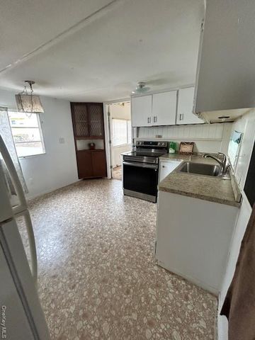 658 SOUND AVE E-5, Calverton, NY 11933