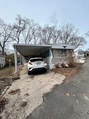 658 SOUND AVE E-5, Calverton, NY 11933