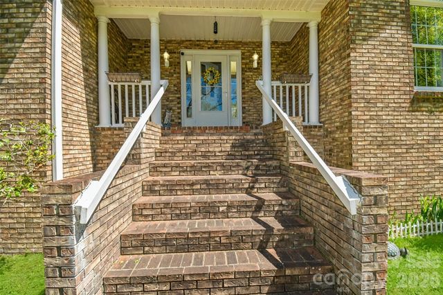 548 Thunder Road, Brevard, NC 28712