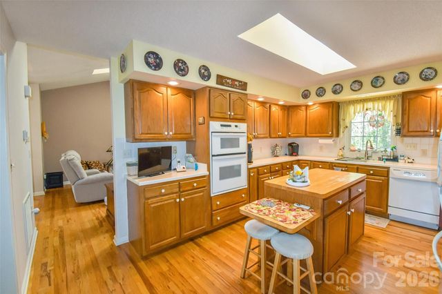 548 Thunder Road, Brevard, NC 28712