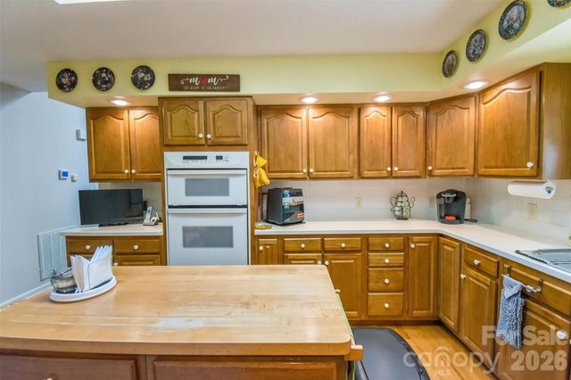 548 Thunder Road, Brevard, NC 28712