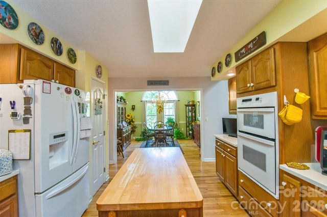 548 Thunder Road, Brevard, NC 28712
