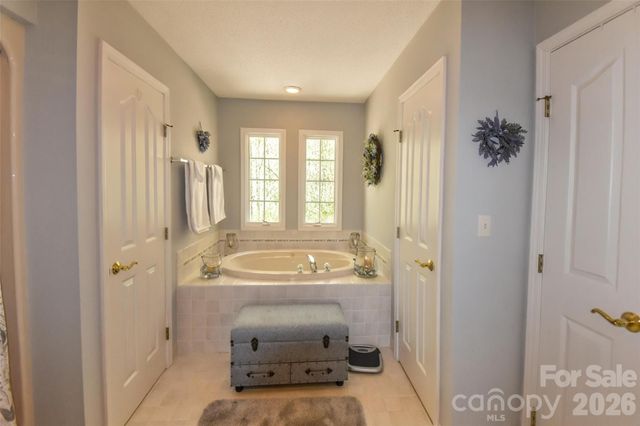 548 Thunder Road, Brevard, NC 28712