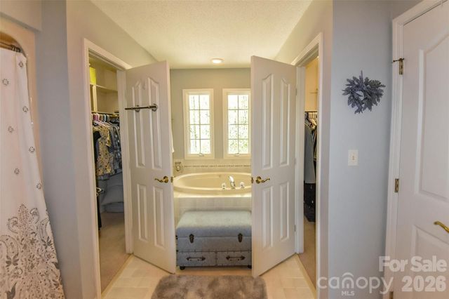 548 Thunder Road, Brevard, NC 28712