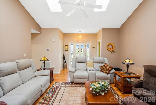 548 Thunder Road, Brevard, NC 28712