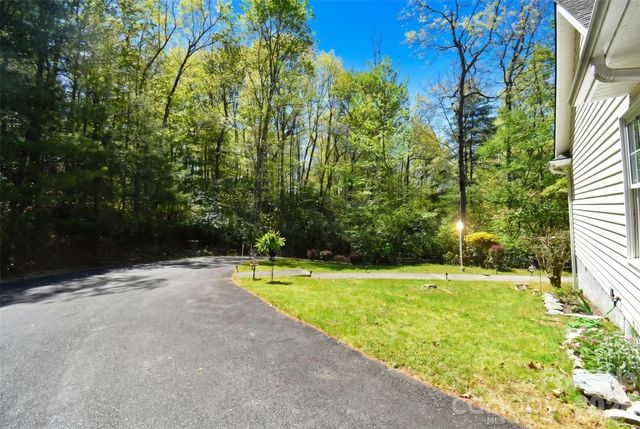 548 Thunder Road, Brevard, NC 28712
