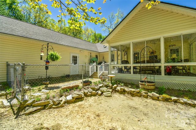 548 Thunder Road, Brevard, NC 28712