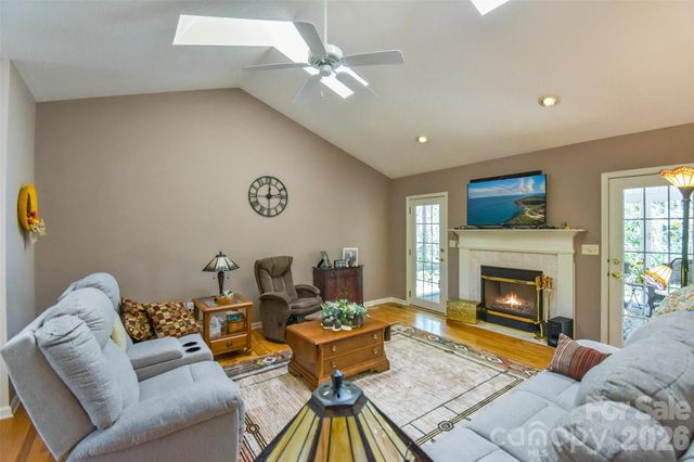 548 Thunder Road, Brevard, NC 28712