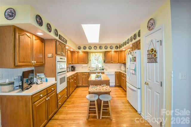 548 Thunder Road, Brevard, NC 28712