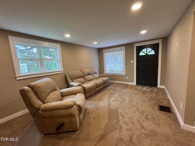 2221 Bay Street, Bristol, TN 37620