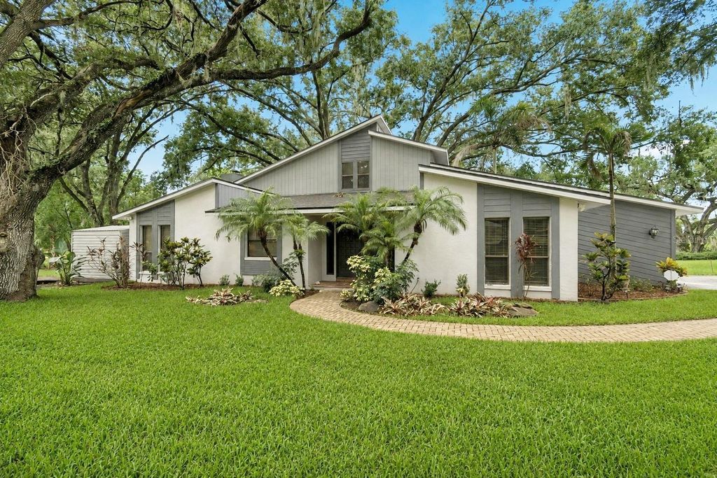 Image 2 of property listing at 1904 CAPRI ROAD, Valrico, FL 33594