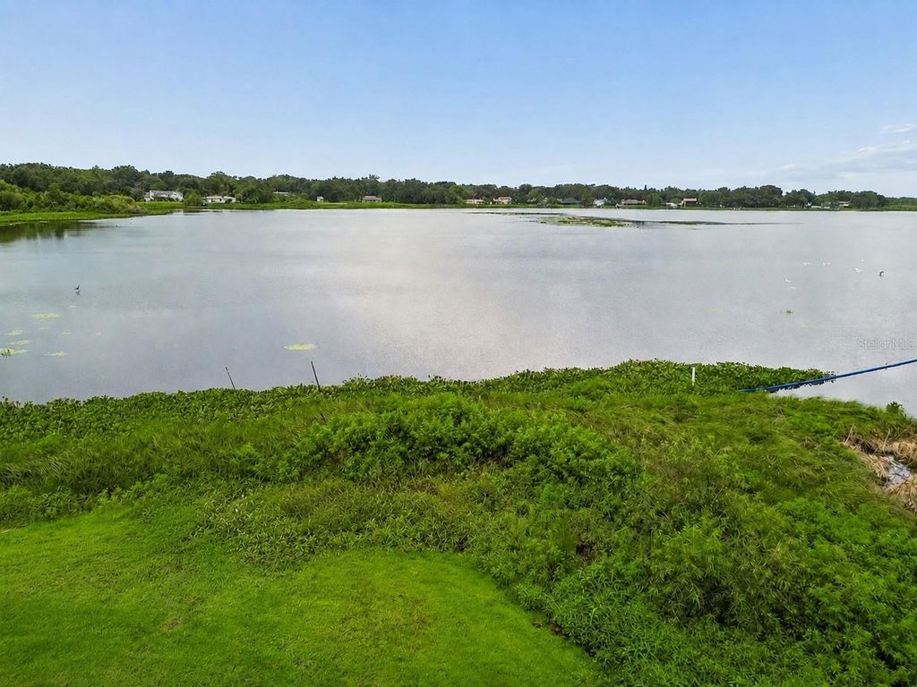 Image 5 of property listing at 1904 CAPRI ROAD, Valrico, FL 33594