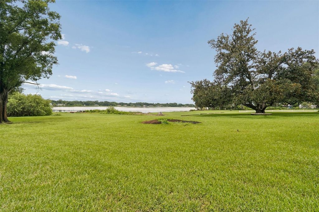 Image 51 of property listing at 1904 CAPRI ROAD, Valrico, FL 33594