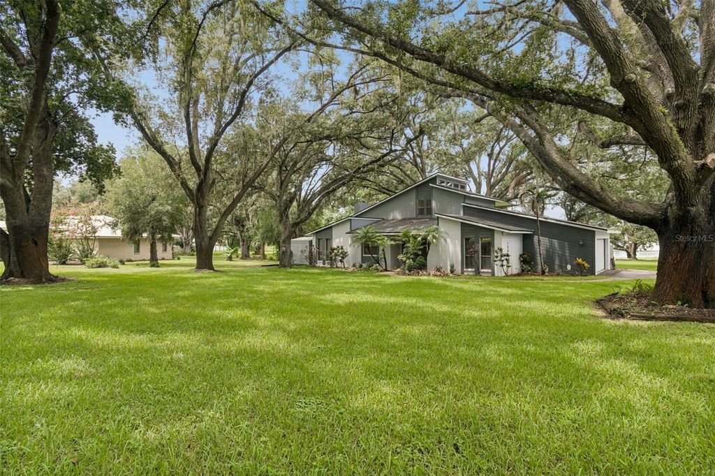 Image 7 of property listing at 1904 CAPRI ROAD, Valrico, FL 33594