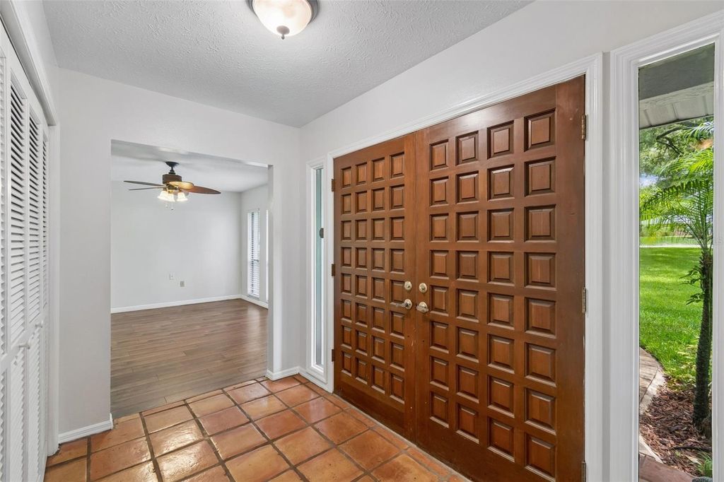 Image 10 of property listing at 1904 CAPRI ROAD, Valrico, FL 33594